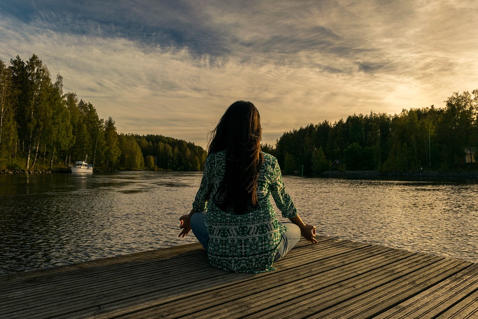 yoga helps to lose weight