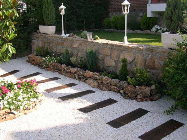 pebble garden flooring