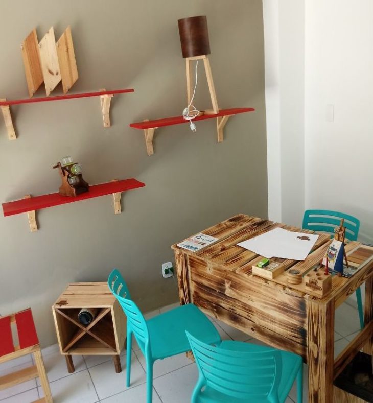 home office table made of wooden pallets