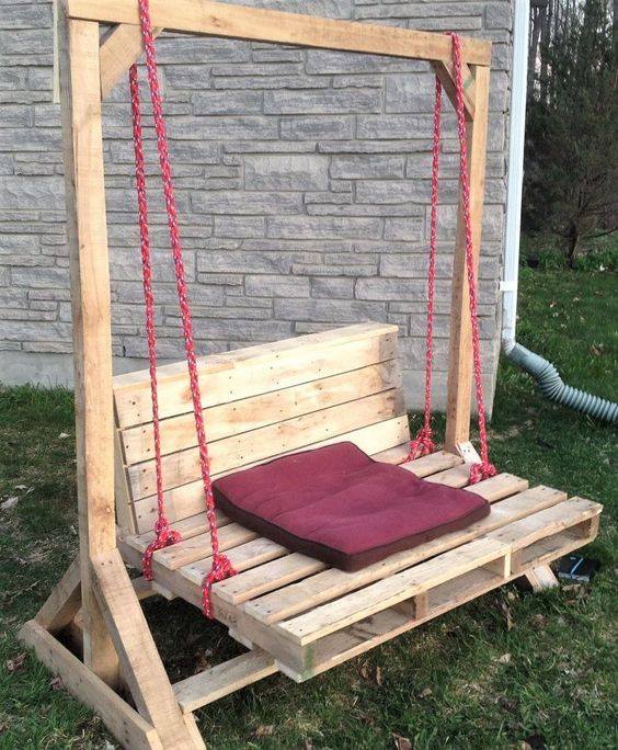 swing pallet bed