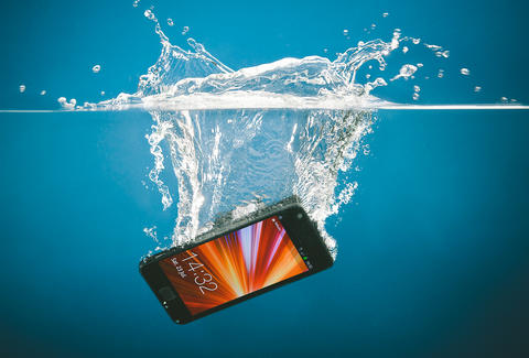 Did you drop the Phone into Water? You should do this!