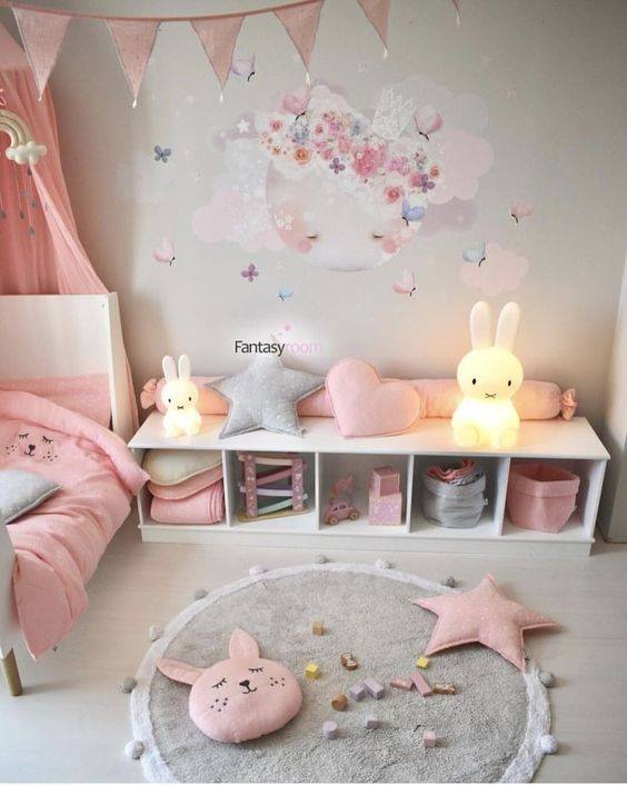 girl's room
