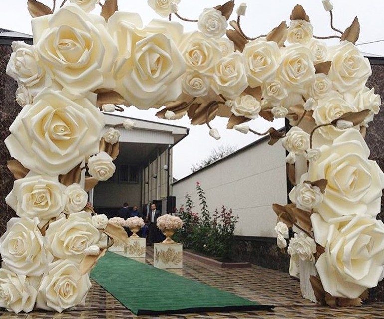 Inspirative wedding Decor With Paper Flowers